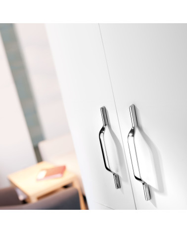 Puxador de móvel cromado polido GOLDEN puxador design montado num móvel branco