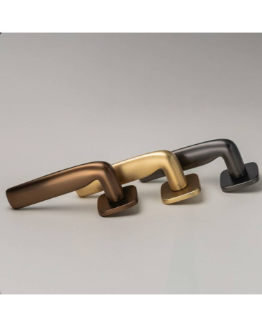 Puxador de porta em zamak FLAT puxador design 3 cores deitado no chão