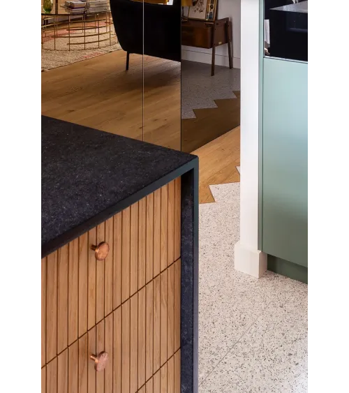 Botão de móvel em latão NENA M design
