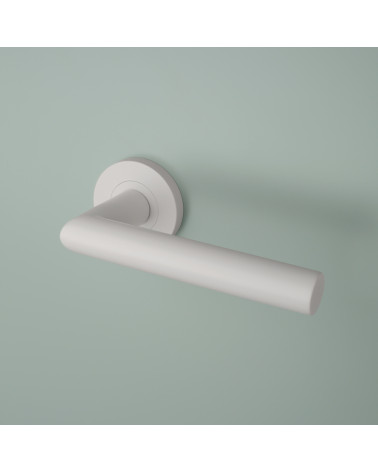 Puxadores de porta branco oval sobre fundo cinzento