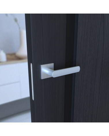 Puxador de porta cromado acetinado TORINO ferragens design vista lateral montado numa porta