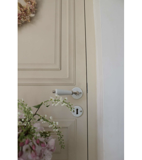 Puxador de porta canhão em roseta branca de porcelana - cor niquelado - puxador design