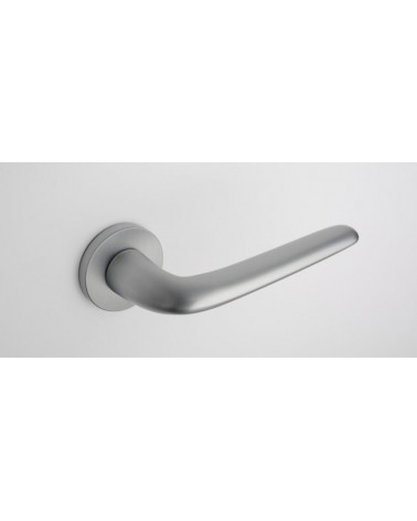Puxador de porta Cromo acetinado AZALIA puxador design vista de cima inclinada