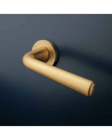 Puxador de porta Ouro mate TULIPA porta interior design montado numa porta