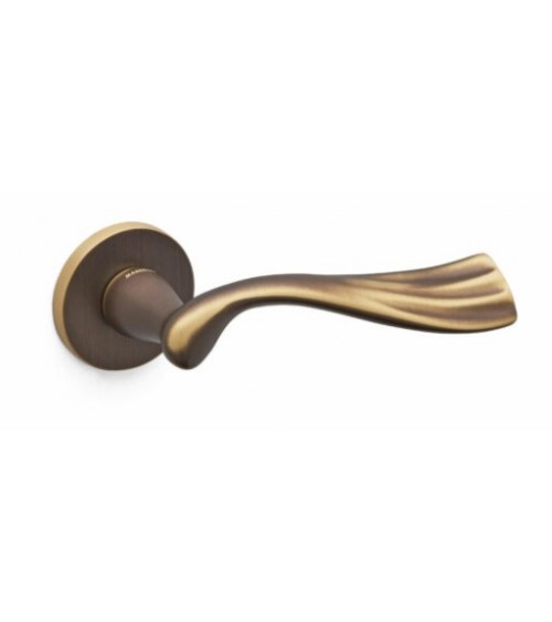Puxador de porta bronze escultura Mandelli River design