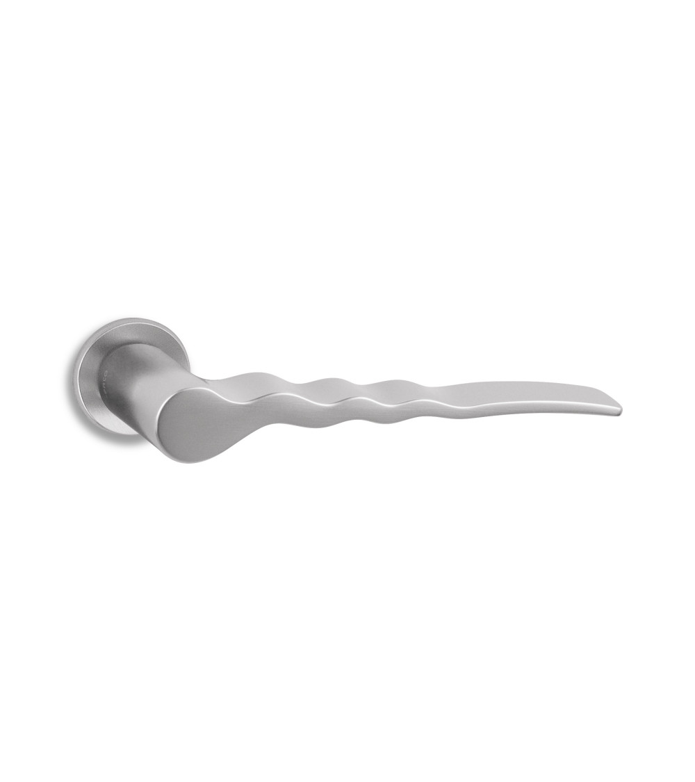Puxador de porta cromado acetinado Ento Flow C3 puxador design