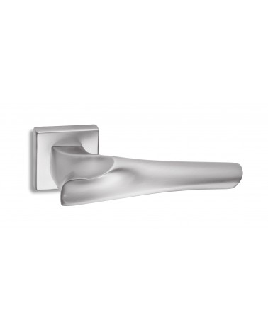 Puxador de porta cromado acetinado Ento Anatomica ferragens design