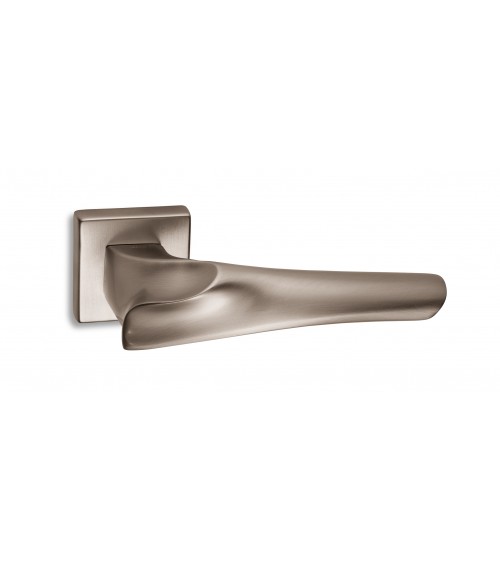 Puxador de porta níquel acetinado Ento Anatomica ferragens design