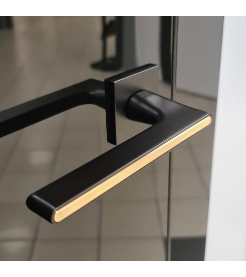Puxador de Porta Preto e dourado Ferrara quadrado - puxador design