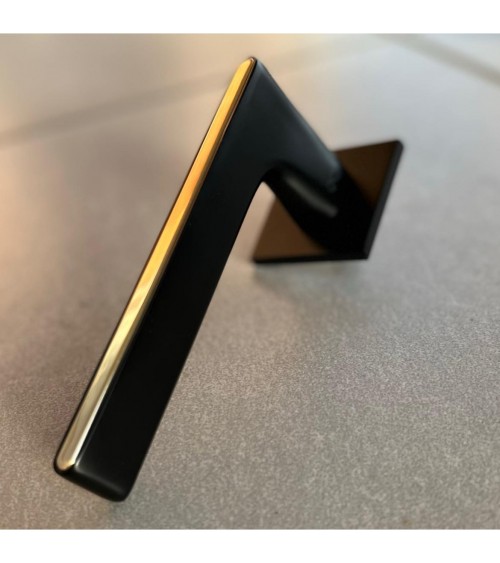 Puxador de Porta Preto e dourado Ferrara quadrado - puxador design
