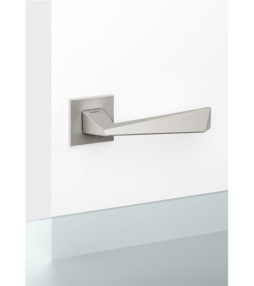Puxador de porta níquel acetinado Mandelli Piramid puxador design
