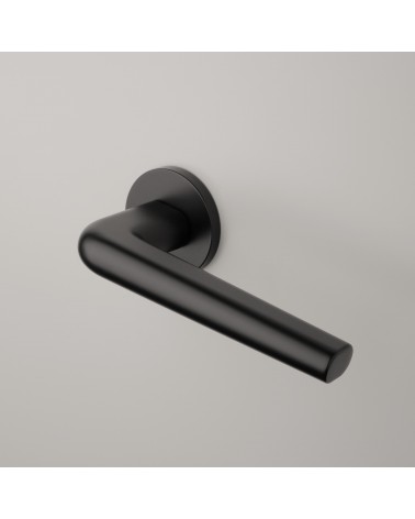 Puxador de porta Moderno FUNKIA design montado numa porta