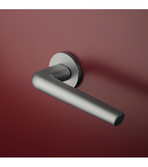 Puxador de porta cromado acetinado FUNKIA puxador design