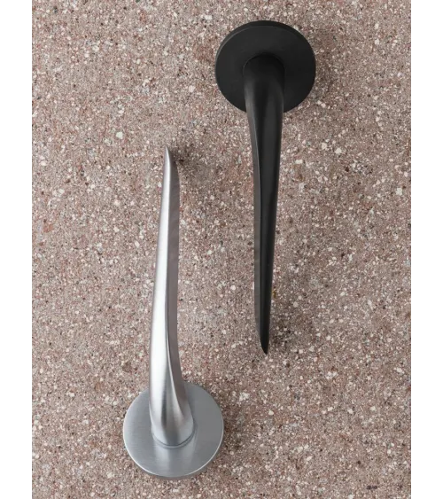 Puxador de porta em latão Mandelli Coupé puxador design