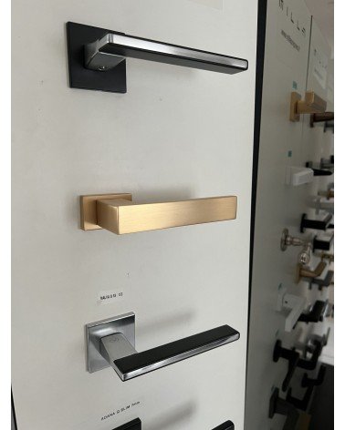 Painel com 8 puxadores para showroom - puxador design