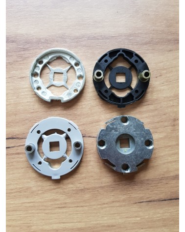 Quatro adaptadores de montagem para puxadores de porta