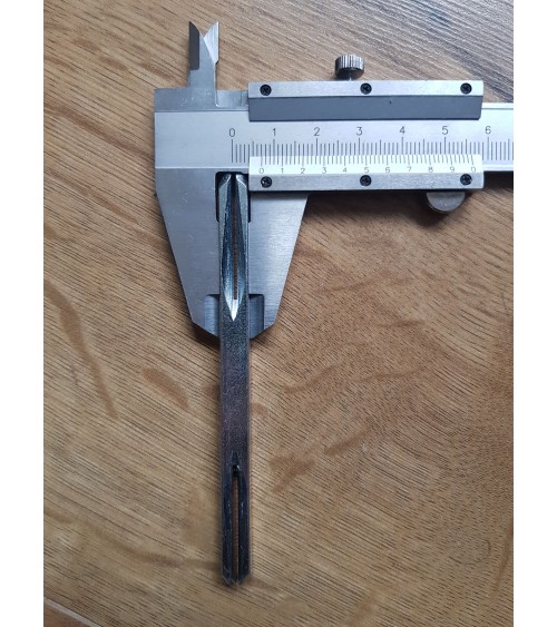 Espiga quadrada de 7 mm para puxador de porta com um cartão de visita millapoignees