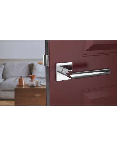 Maçaneta de porta cromada polida ARABIS design montada numa porta