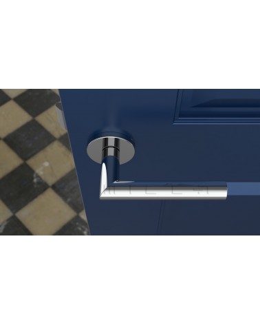 Puxador de porta cor cromado polido ARABIS puxador design vista de cima montado numa porta