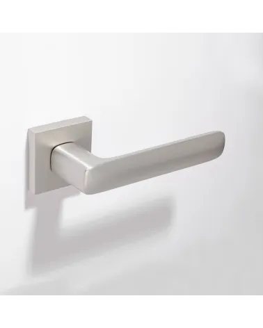 Maçaneta de porta Écir em zamak com acabamento em níquel acetinado