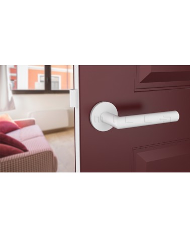 Puxador de porta cor branca ARABIS design vista de cima inclinada montado numa porta