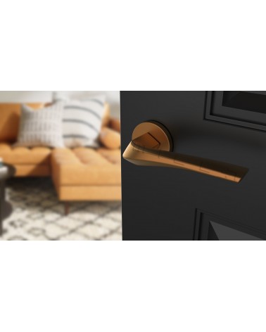 Puxador de porta cobre DALIA puxador design vista de cima inclinado montado numa porta