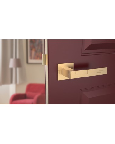 Puxador de porta dourado mate SULLA puxador design vista de frente montado numa porta