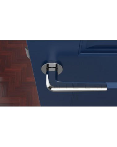 Puxador de porta cromado polido FUNKIA puxador design vista de cima montado numa porta