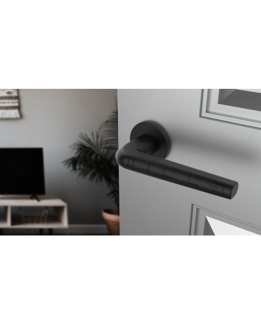 Puxador de porta Moderno FUNKIA puxador design vista de cima inclinada montado numa porta