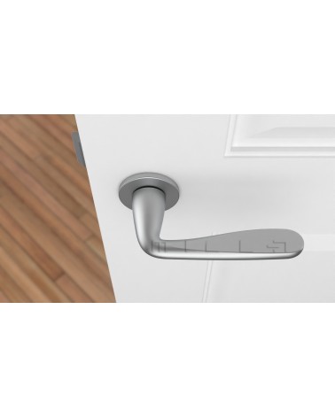 Puxador de porta cromado acetinado HIACYNTA puxador design vista de cima montado numa porta
