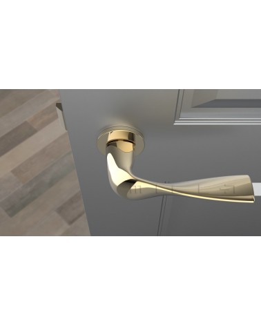 Puxador de porta dourado polido PETUNIA ferragens design vista de cima montado numa porta