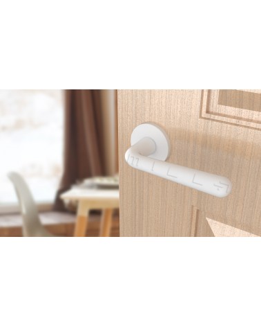 Puxador de porta IRGA design branco mate vista inclinada montado numa porta