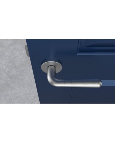 Puxador de porta cromado acetinado IRGA puxador design vista de cima montado numa porta