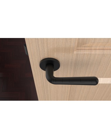 Puxador de porta preto mate IRGA puxador design vista de cima montado numa porta