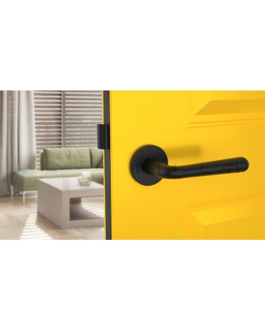 Puxador de porta preto mate IRGA puxador design vista de frente montado numa porta