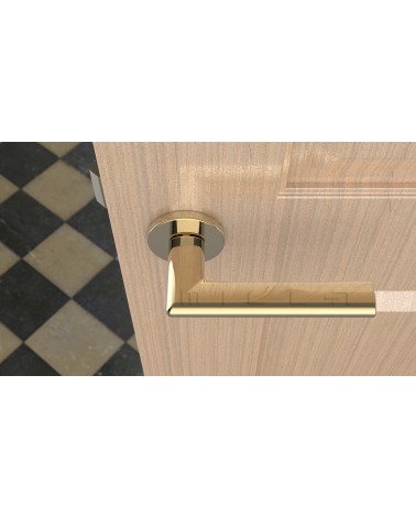 Puxador de porta dourado polido KALMIA puxador design vista de cima montado numa porta
