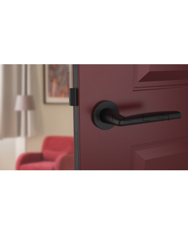 Puxador de porta preto LUNA puxador design vista de frente montado numa porta