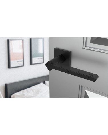 Puxador de porta cor preta NINFEA puxador design vista inclinada montado numa porta