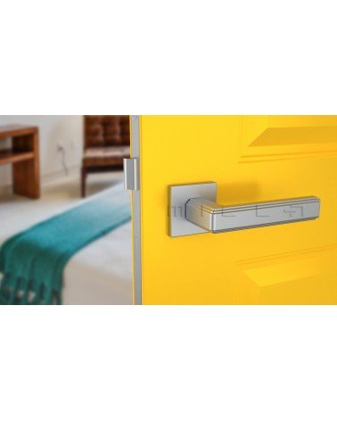 Puxador de porta em placa quadrada RAFLESIA puxador design montado numa porta amarela