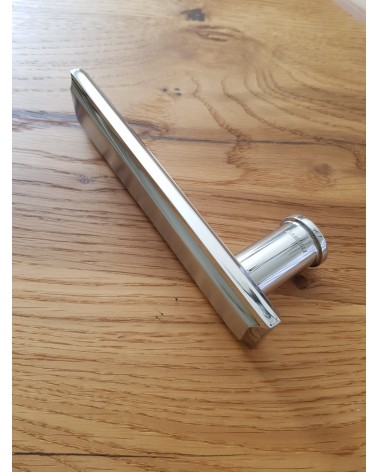 Puxador de porta cromado acetinado Mandelli Kuki design vista de perfil