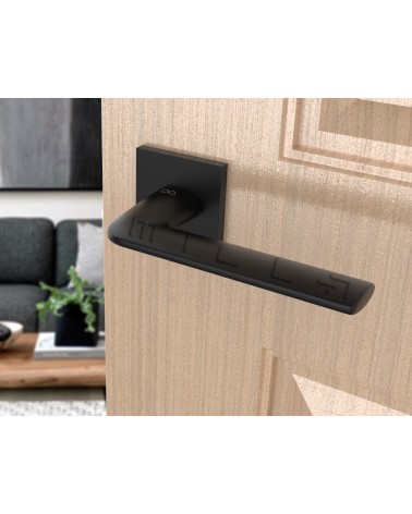 Puxador de porta preto STINGER puxador design vista inclinada montado numa porta