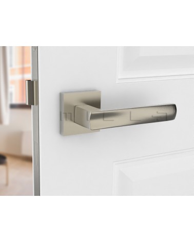 Puxador de porta níquel acetinado DIUNA puxador design vista frontal montado numa porta