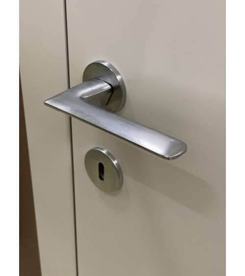 Puxador de porta cromado escovado Line GIULIA puxador design
