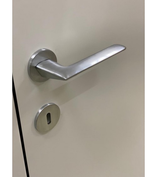 Puxador de porta cromado escovado Line GIULIA puxador design