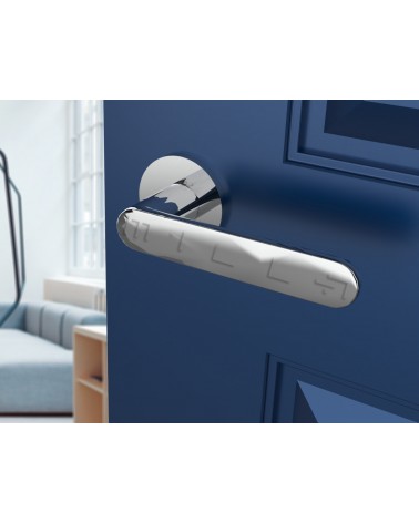 Puxador de porta clássico Line Vénus design montado numa porta entreaberta