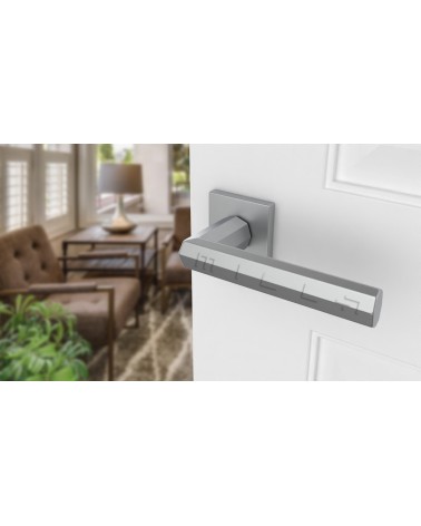 Puxador de porta em placa quadrada FRESIA puxador design cor 2 vista de cima montado numa porta