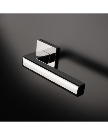 Puxador de porta em zamak SALICE puxador design montado numa porta
