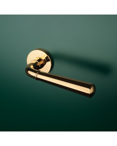 Puxador de porta ouro polido MARIGOLD puxador design montado numa porta