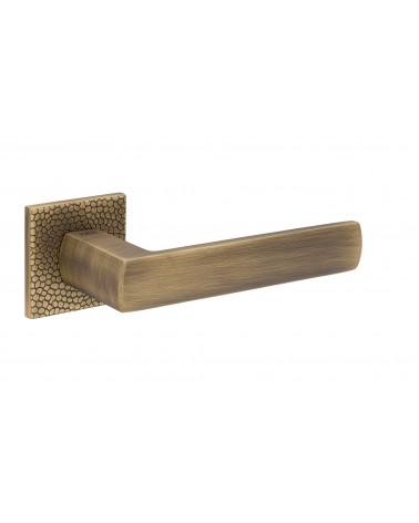 Puxador de porta texturado TUPAI 4161-T1 com estrias puxador design cor bronze