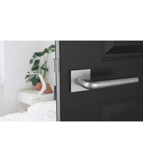 Puxador de porta em crómio polido sobre placa quadrada FUNKIA - puxador design